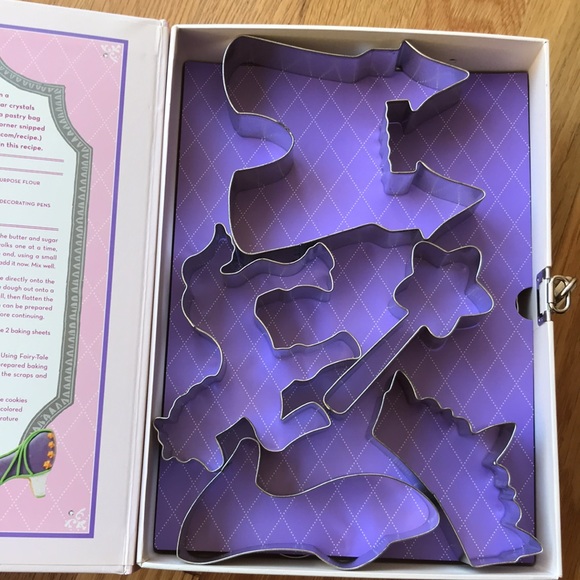 Princess Party Meri Meri Invites & Thank You’s, Plates, & WS Kids Cookie Cutters - Picture 6 of 7